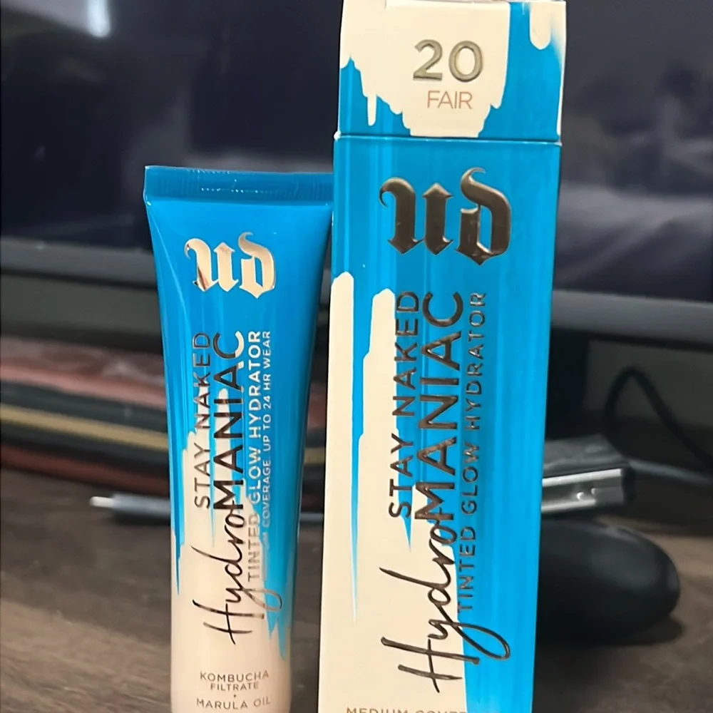 ♣️🌙Urban Decay Fair Stay Naked Hydromaniac Tinted Glow Hydrator
